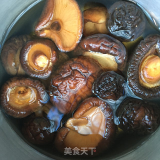 枸杞香菇鸡汤的做法步骤：1