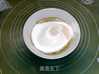三明治机不做三明治：发酵面糊猕猴桃三角松饼的做法步骤：4