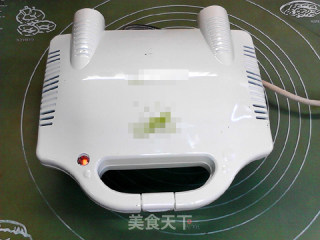 三明治机不做三明治：发酵面糊猕猴桃三角松饼的做法步骤：7