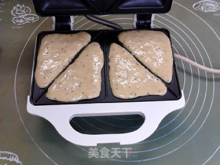 三明治机不做三明治：发酵面糊猕猴桃三角松饼的做法步骤：9