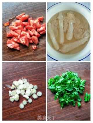 番茄鱼丸竹荪汤的做法步骤：2