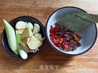 香辣卤鸡腿的做法步骤：1