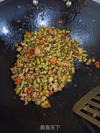 酸豆角炒肉末的做法步骤：9