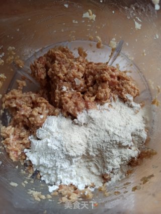 炸猪肉莲藕丸子的做法步骤：4