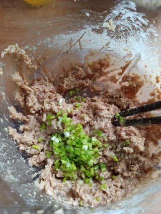 炸猪肉莲藕丸子的做法步骤：5