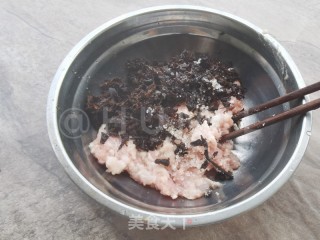 梅菜肉饼煲仔饭的做法步骤：4
