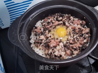 梅菜肉饼煲仔饭的做法步骤：5