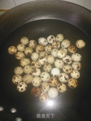 红烧肉炖蛋的做法步骤：1