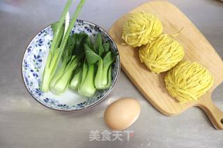 鸡蛋青菜汤面的做法步骤：1