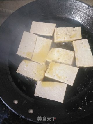 木耳烧豆腐的做法步骤：2