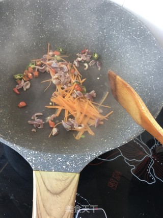 泡椒鸽胗面的做法步骤：8
