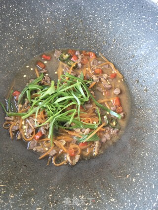 泡椒鸽胗面的做法步骤：13