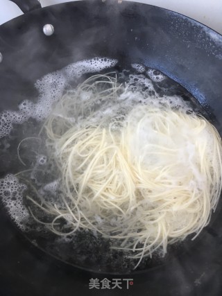 泡椒鸽胗面的做法步骤：16