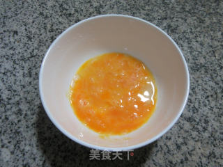 鸭蛋泡菜炒波纹面的做法步骤：2