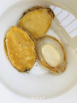 鲍鱼炖鸽子的做法步骤：1