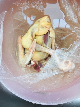 鲍鱼炖鸽子的做法步骤：2