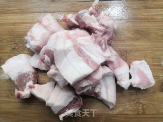 百叶红烧肉的做法步骤：1
