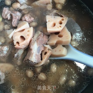 莲藕花生煲排骨的做法步骤：7