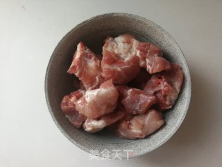 白菌排骨汤的做法步骤：1
