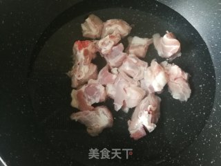 白菌排骨汤的做法步骤：2