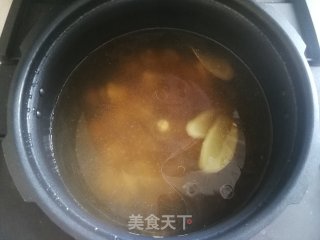 白菌排骨汤的做法步骤：10