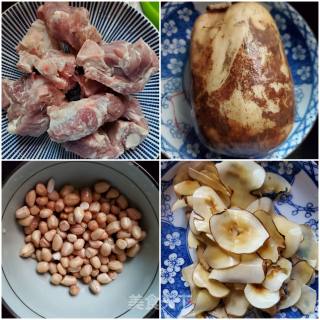 猪骨莲藕花生汤的做法步骤：1