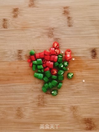 酸汤肥牛的做法步骤：1