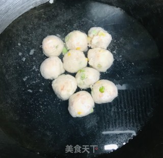 猪肉丸滚汤#汤羹#的做法步骤：3