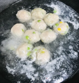 猪肉丸滚汤#汤羹#的做法步骤：4