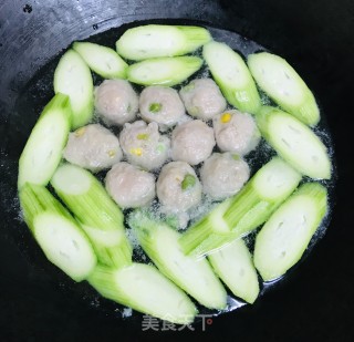 猪肉丸滚汤#汤羹#的做法步骤：5