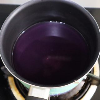 网红葡萄撞奶❗️（两种做法）葡萄椰奶冻  ❗️（超简单白凉粉版）的做法步骤：3