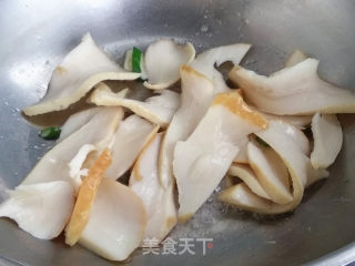 爆炒黄金鲍的做法步骤：5