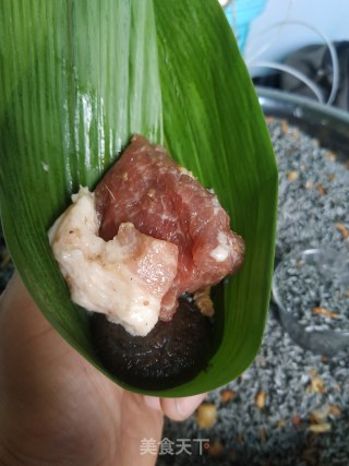 海鲜蛋黄灰粽的做法步骤：11