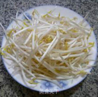 黄花菜拌绿豆芽的做法步骤：1