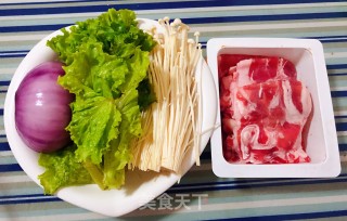洋葱肥牛金针菇饭的做法步骤：1