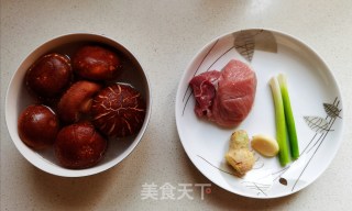 香菇酿肉的做法步骤：1