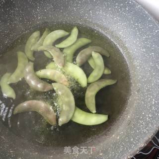 剁椒版眉豆拌甜虾的做法步骤：3