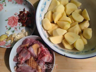 鸭肉烧土豆的做法步骤：2