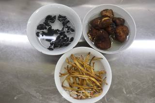 咸卤豆腐脑&黑糖豆浆布丁的做法步骤：2