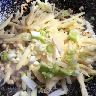 剁椒子姜炒肉的做法步骤：7