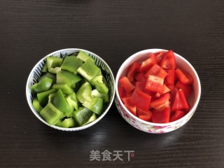 青椒鸡块的做法步骤：1