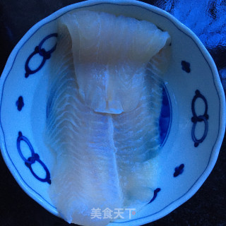 番茄煮巴沙鱼的做法步骤：1