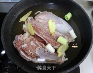 一学就会的家庭式卤牛肉㊙️制五香卤牛腱（高压锅版）????超入味的做法步骤：3