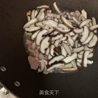 香菇炒肉片的做法步骤：6