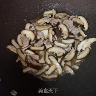 香菇炒肉片的做法步骤：9