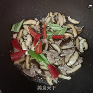 香菇炒肉片的做法步骤：10
