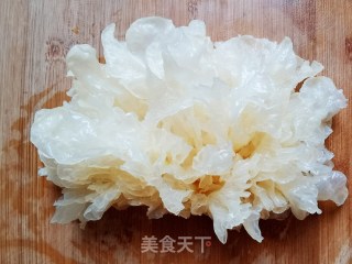 紫薯银耳羹的做法步骤：2