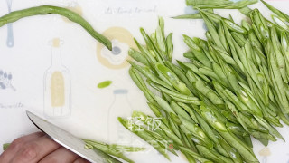 清炒四季豆丨做法简单补充营养大人小孩都爱吃的做法步骤：2