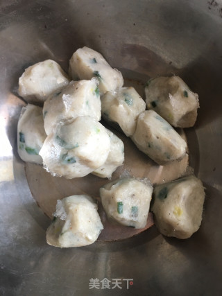 鲮鱼丸香菜汤的做法步骤：1