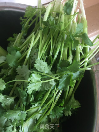 鲮鱼丸香菜汤的做法步骤：2